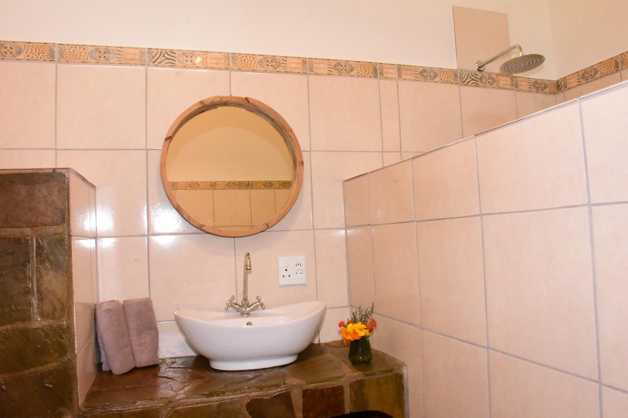 Cheetah View Lodge Otjiwarongo Exterior foto
